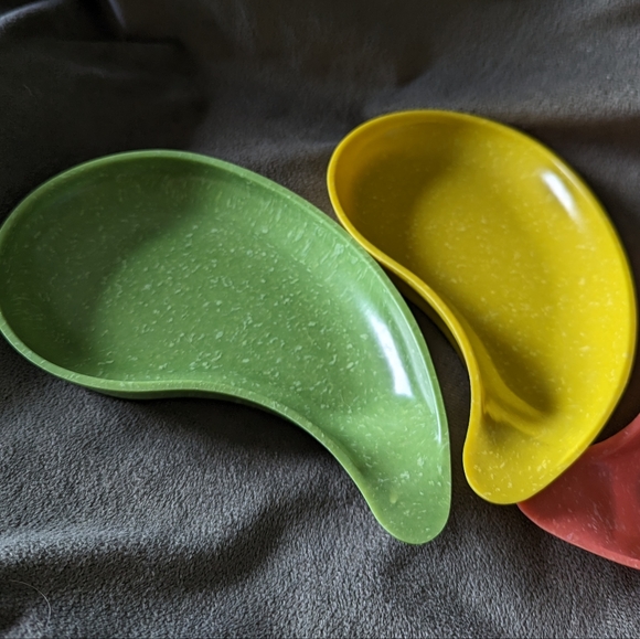 Vintage Teardrop Shaped Speckled Malamine Snack Dish Set by West Bend - Picture 7 of 8